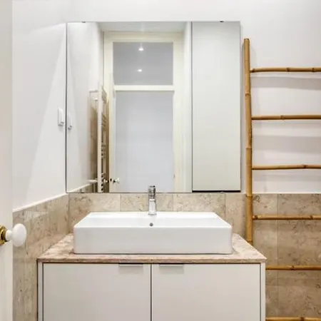 Private In Baixa With Private Bathroom Homestay szállás Lisboa